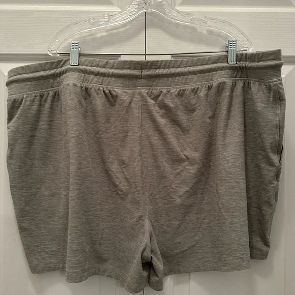 MTA Sport Gray Women's Shorts Size 3X EUC - Picture 4 of 9